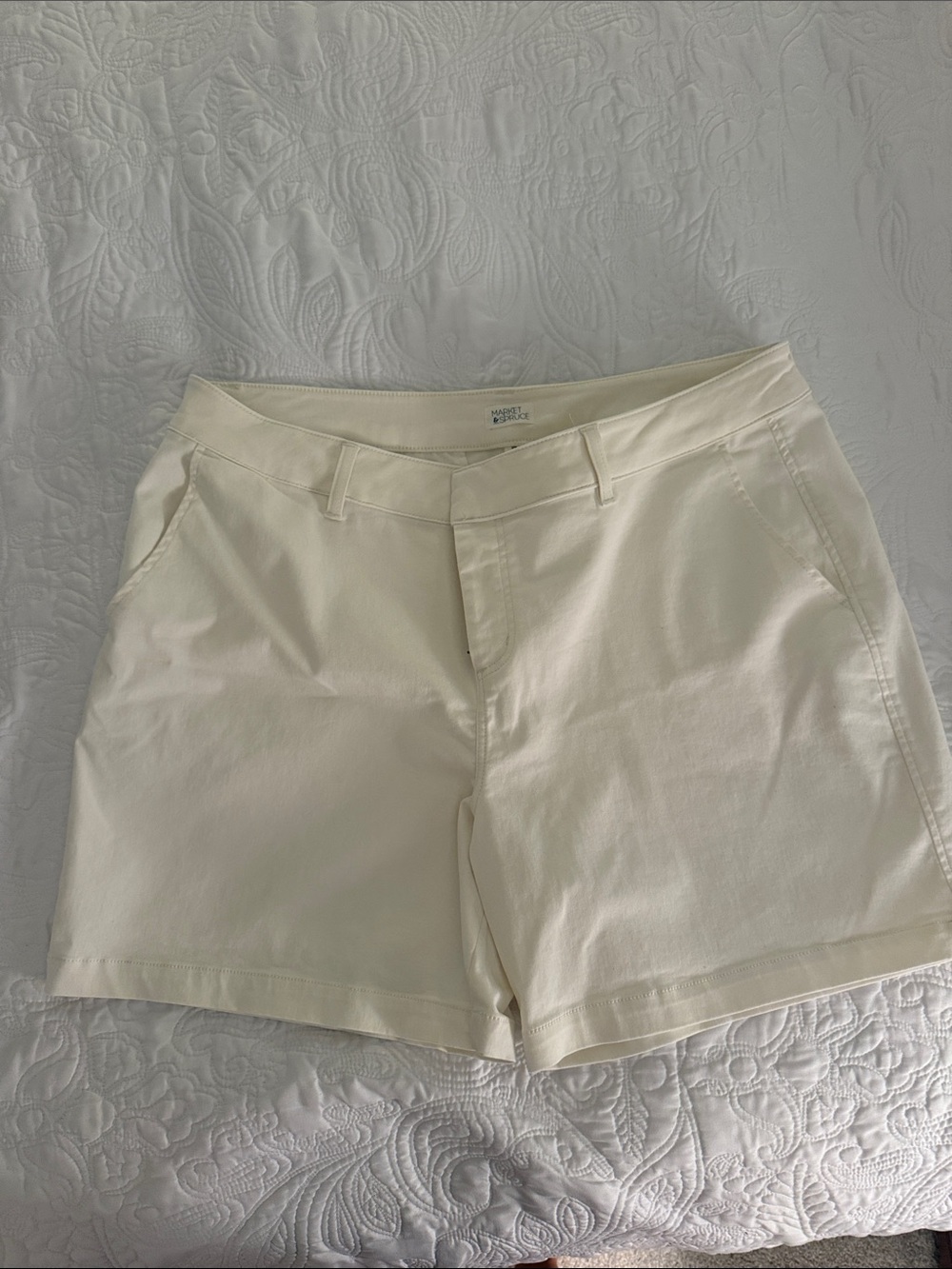 Market & Spruce Cream Women's Bermuda Shorts